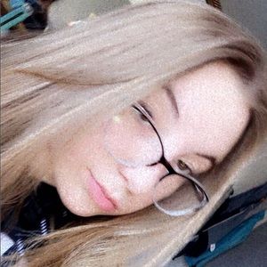 Meet your Posher, Makenzie